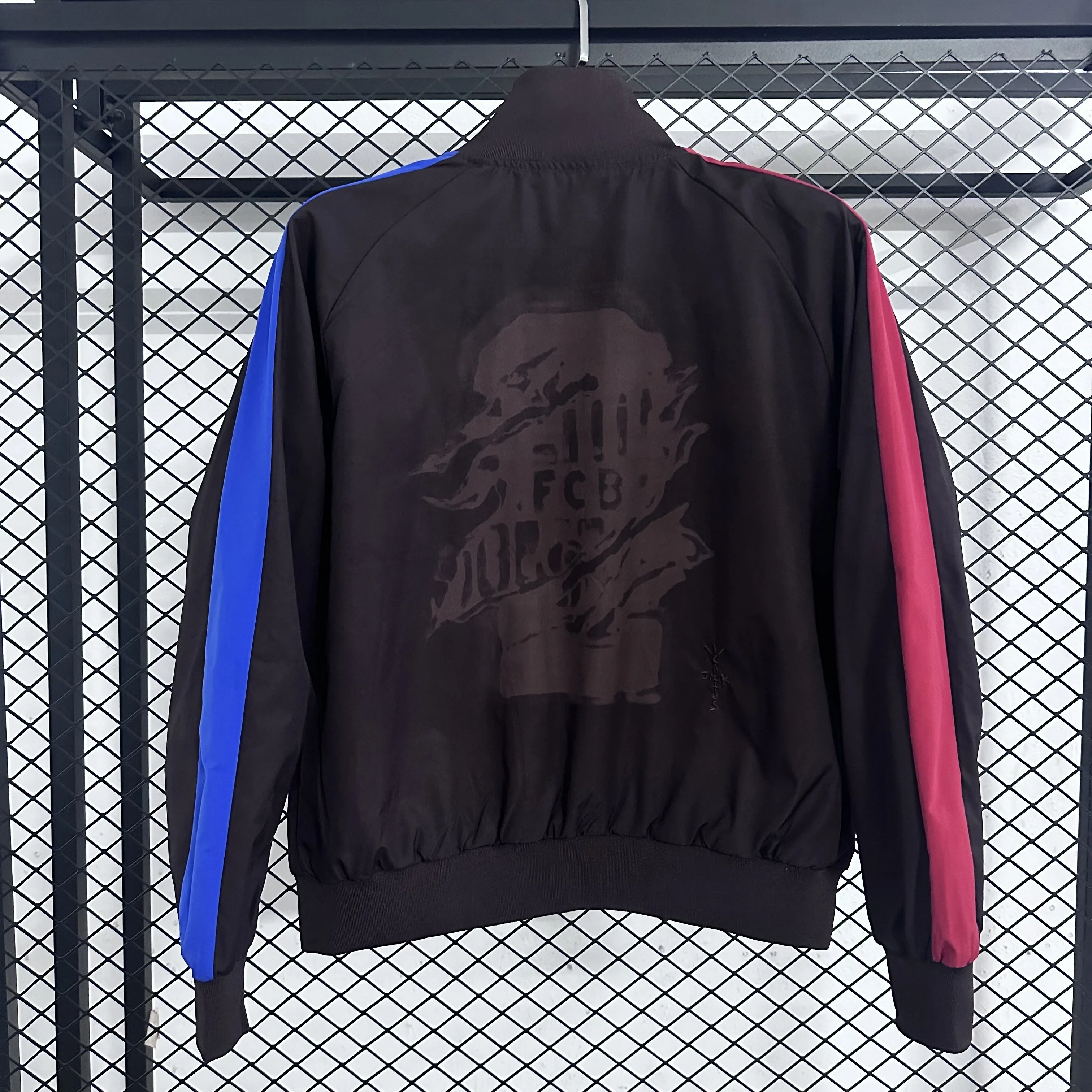 F1041 巴塞罗那足球俱乐部 x Nike 联名款 SS25 胸前刺绣标志撞色袖子拉链防水夹克