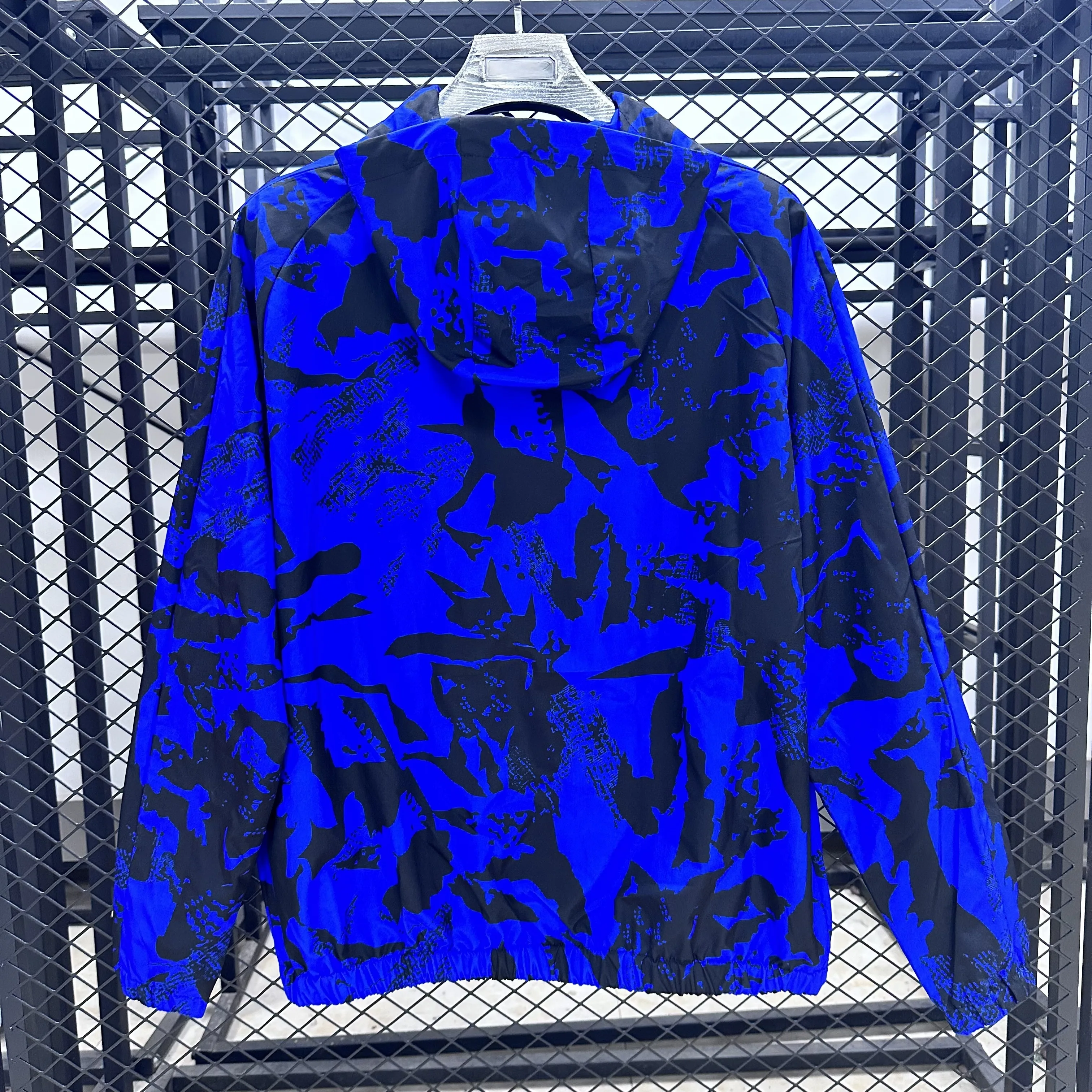RM1025 赛季巴萨罗那防水戴帽风衣