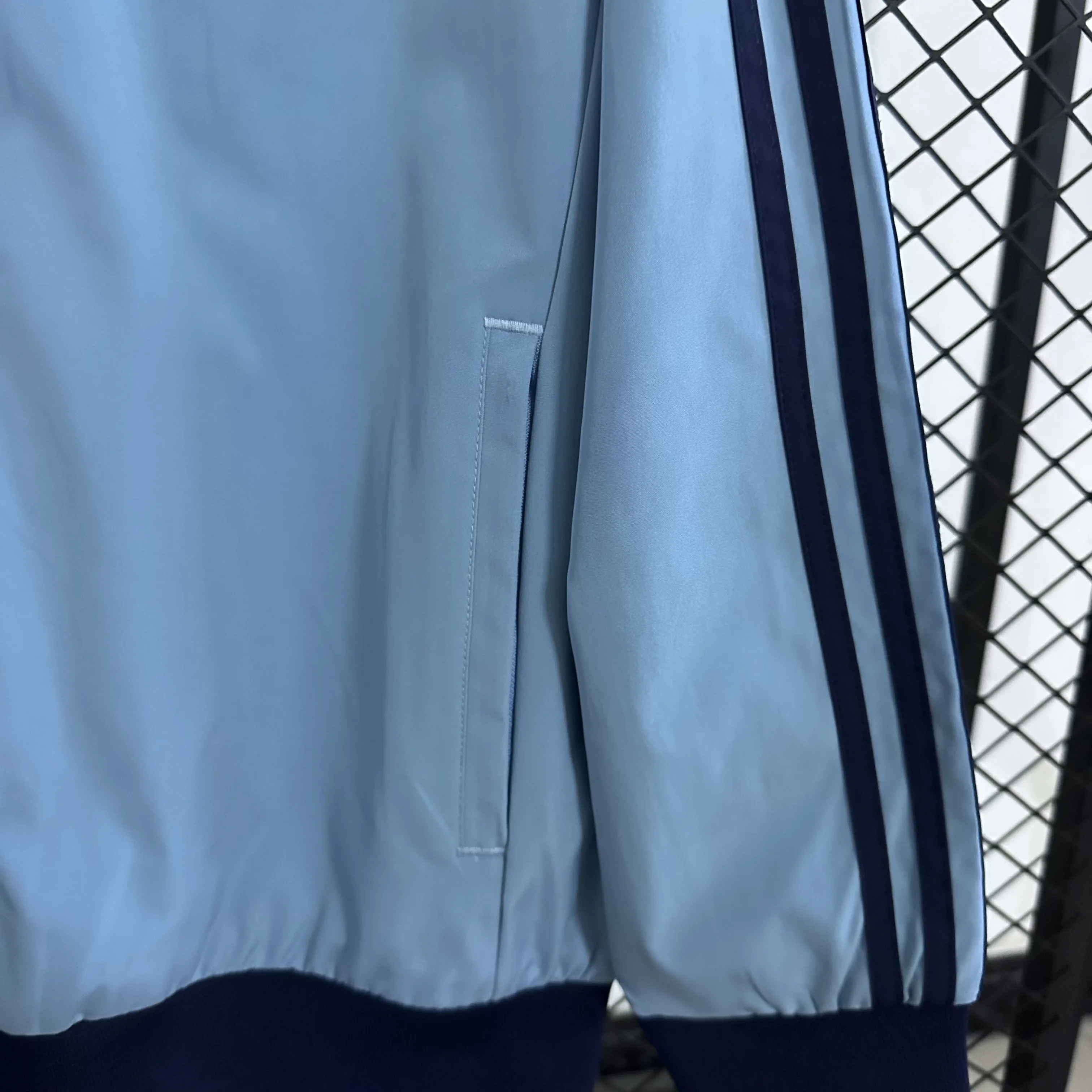 R1040 阿根廷天空蓝复古立领条纹拼色夹克外套