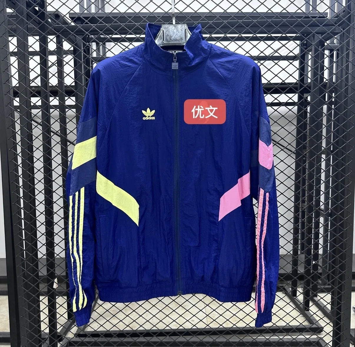 R1004 复古优文风衣