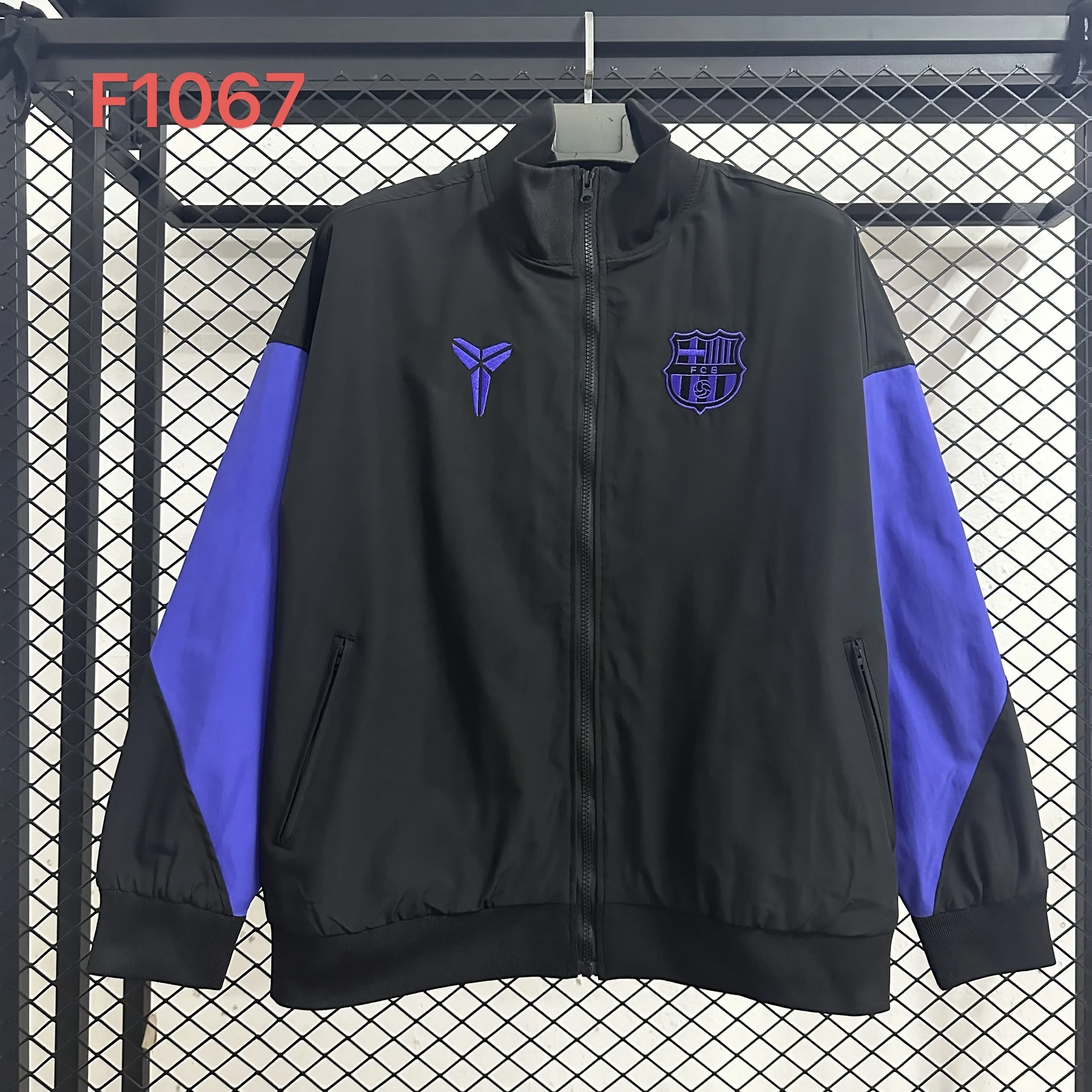 F1067 巴萨罗那联名款黑紫色复古风衣