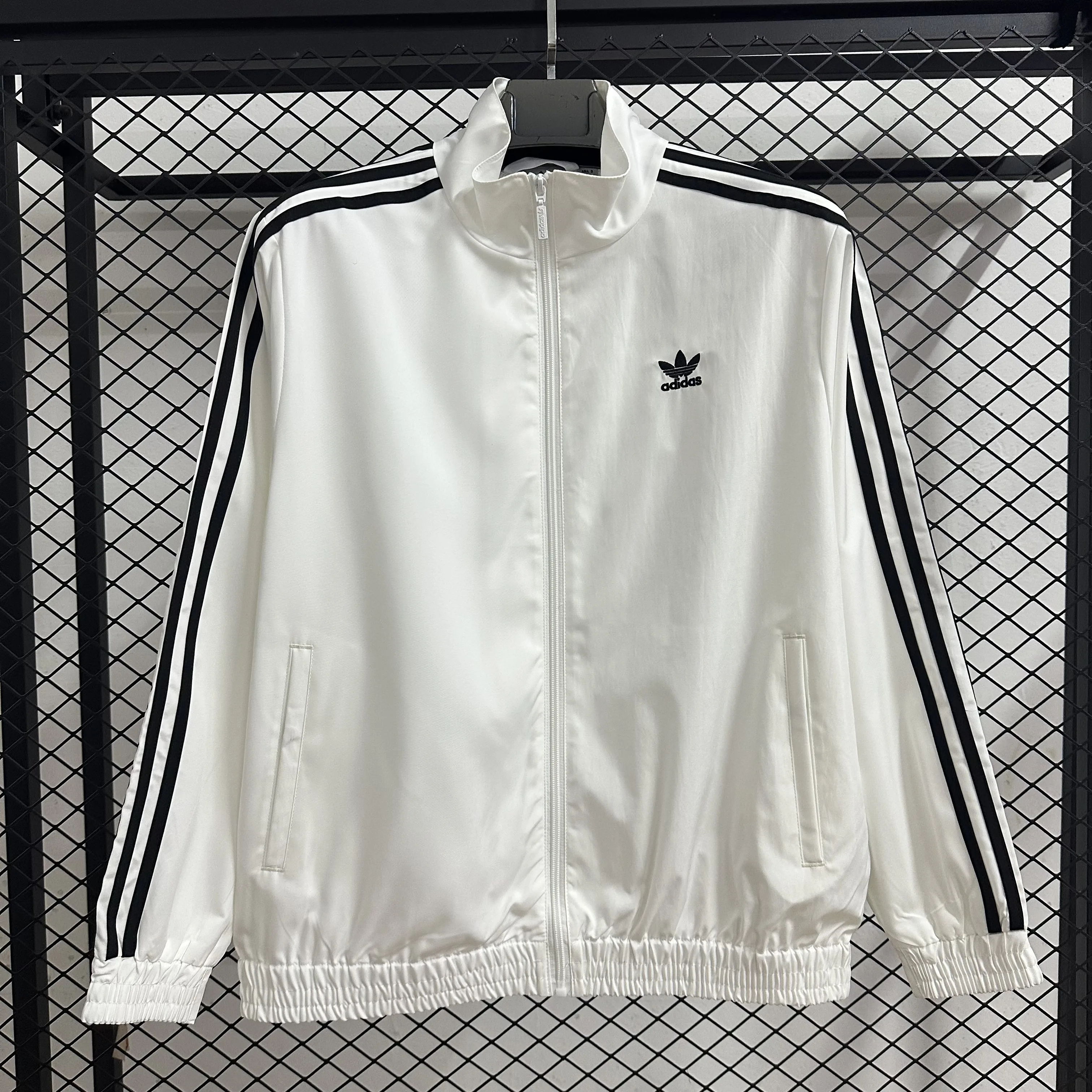 R1062 白色阿迪荷花休闲防水风衣