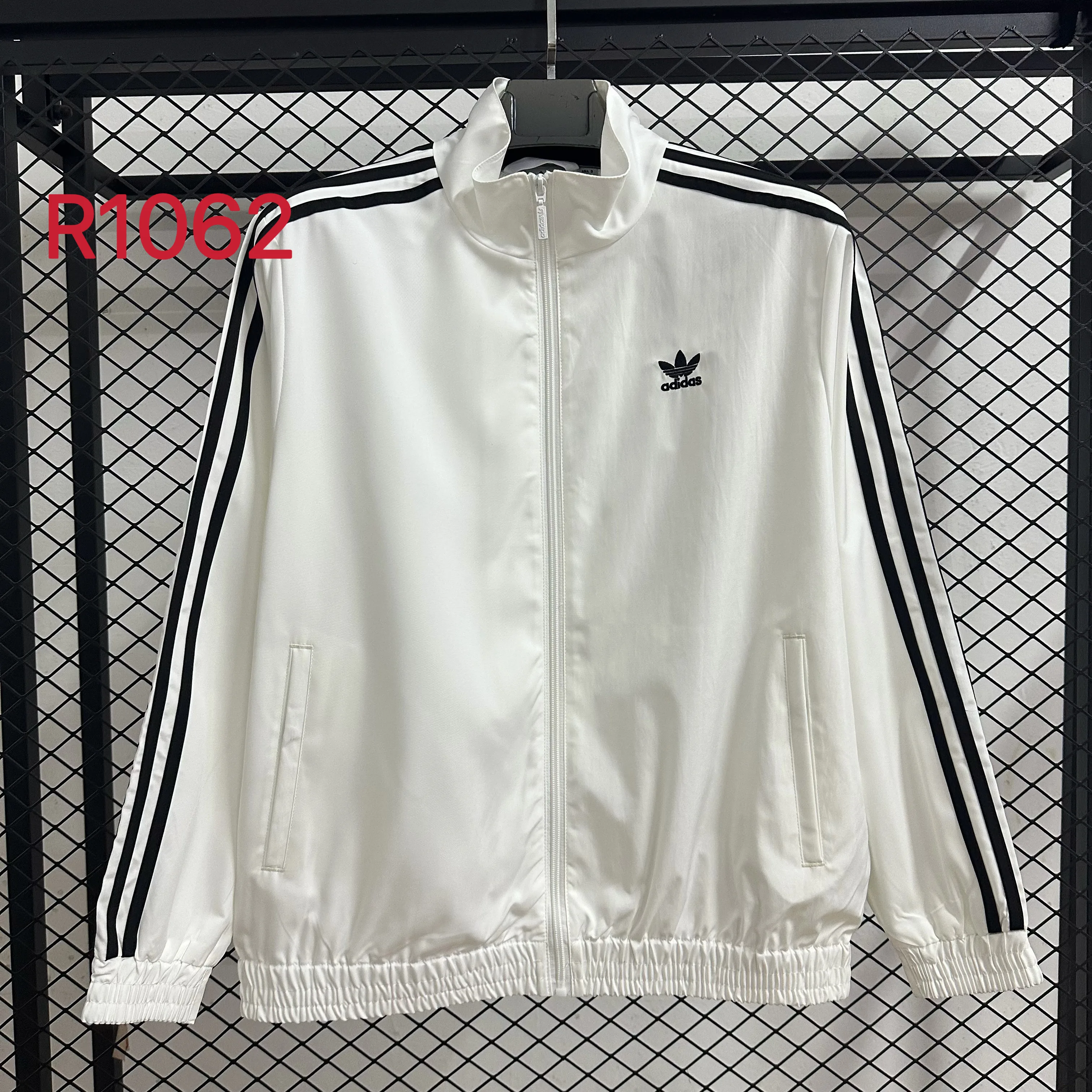 R1062 白色阿迪荷花休闲防水风衣