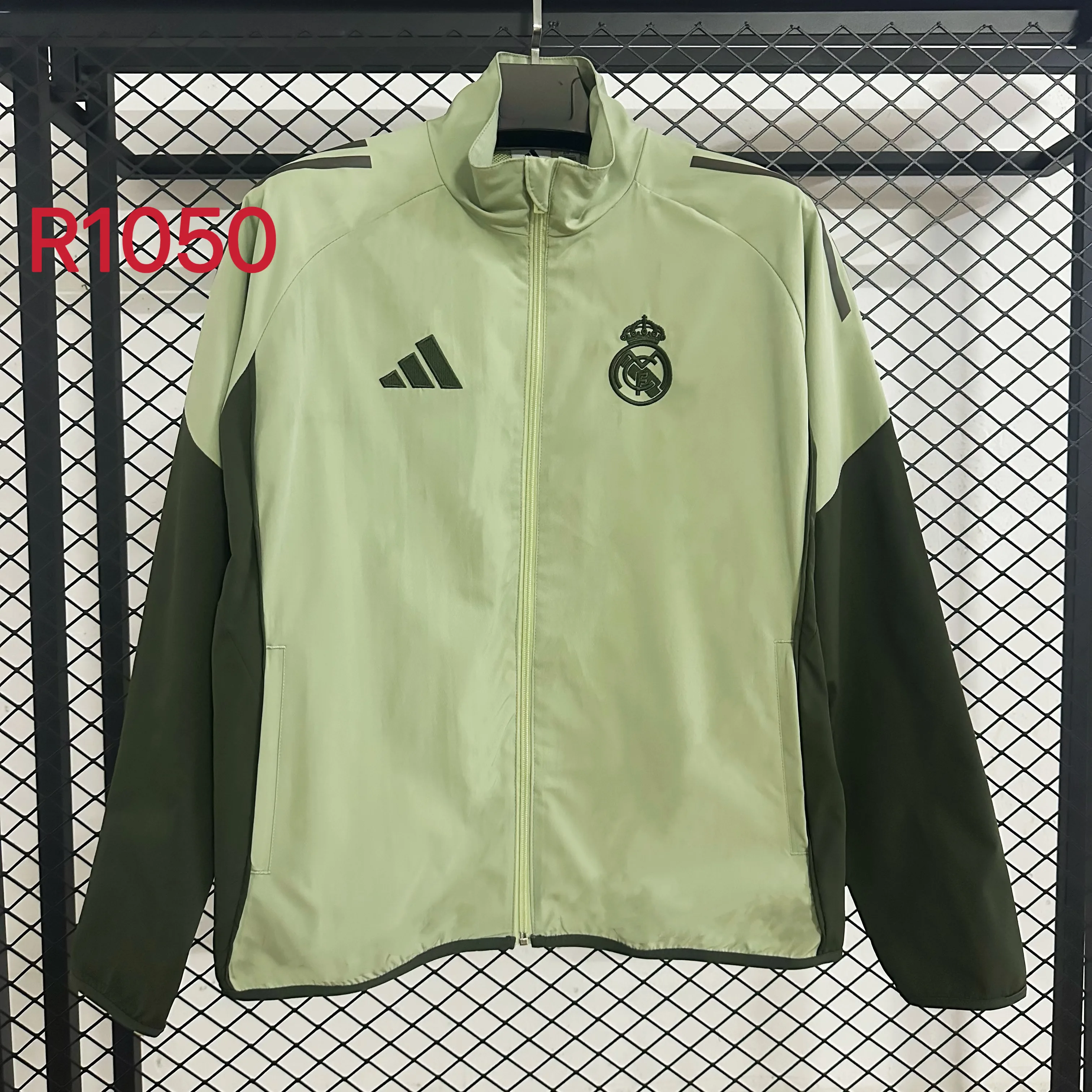 R1050 皇马草绿色训练风衣