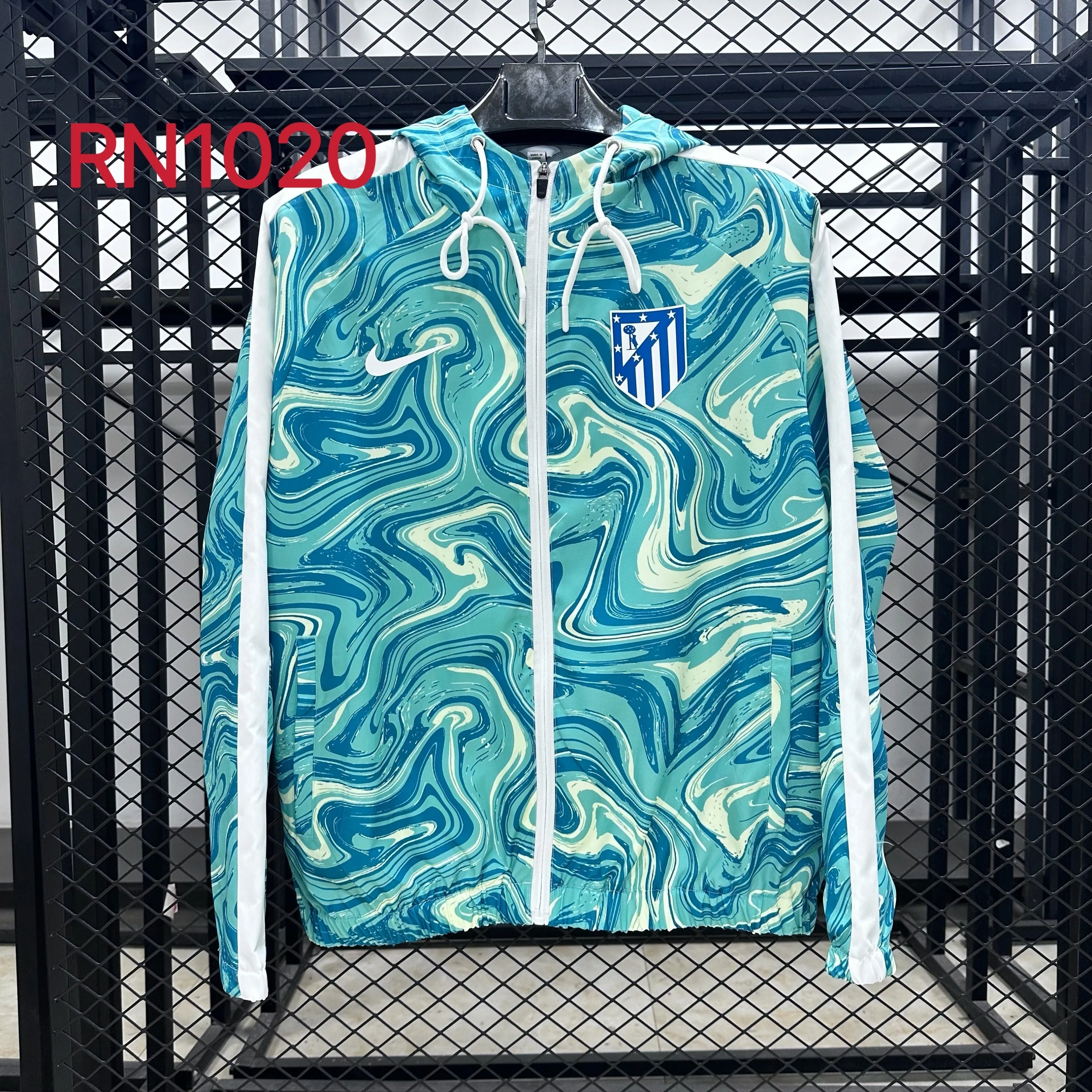 RM 1020赛季马德里竞技连帽防水风衣