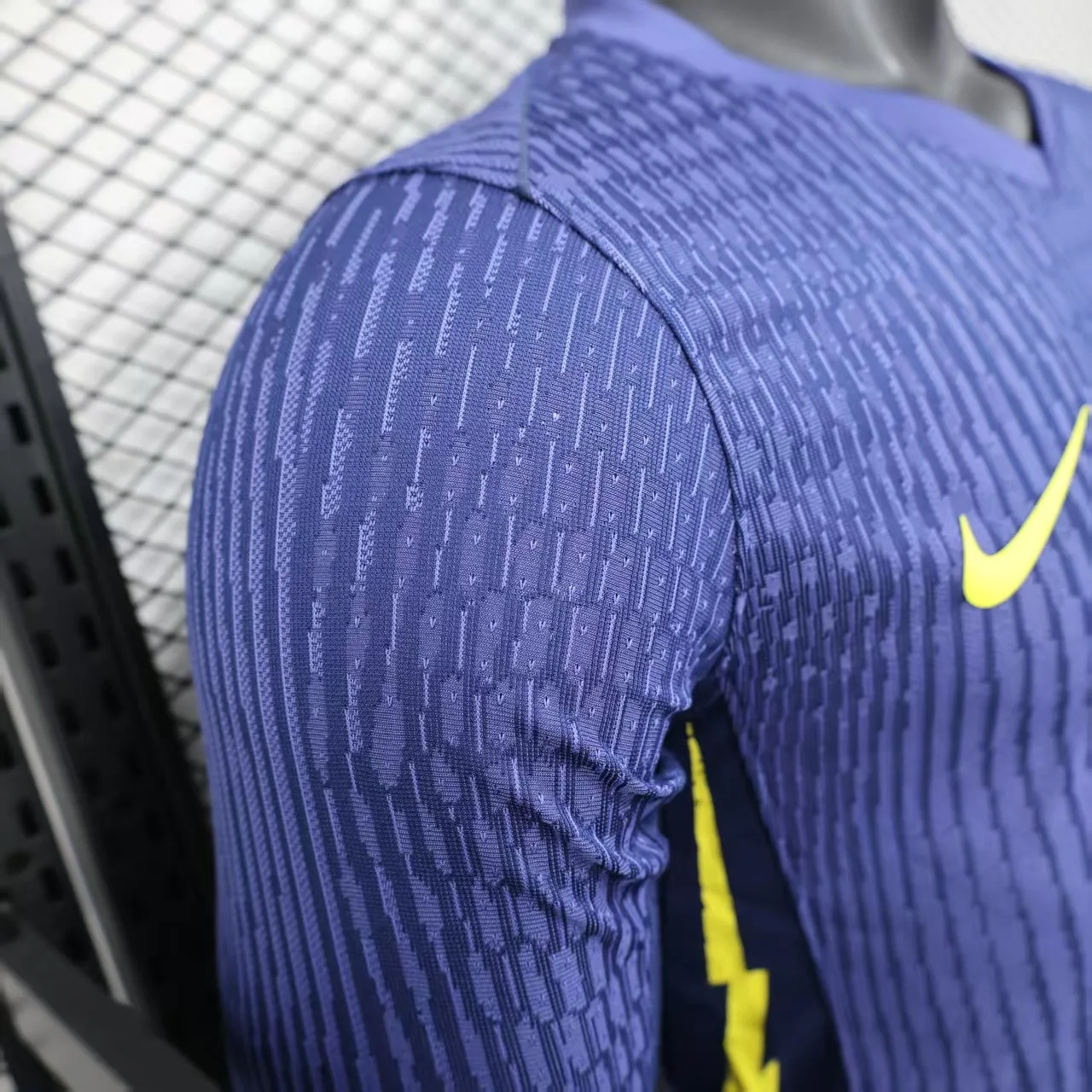 球员:25-26马竞客场长袖